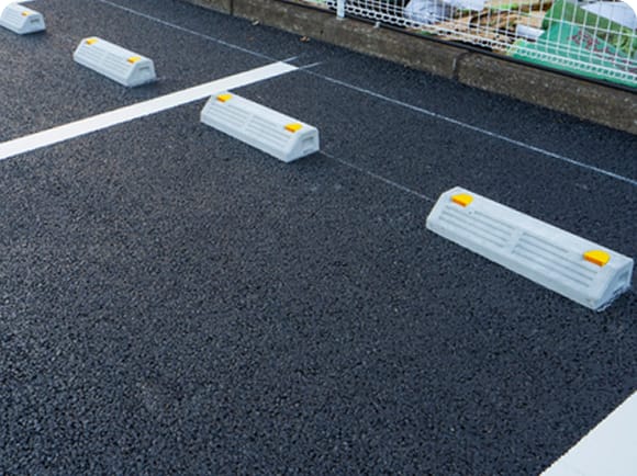 区画線のある駐車場